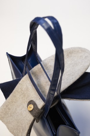 Mittens | blond, navy blue & brown from Pepavana